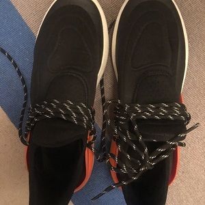 Worn 3 times, doesn’t fit